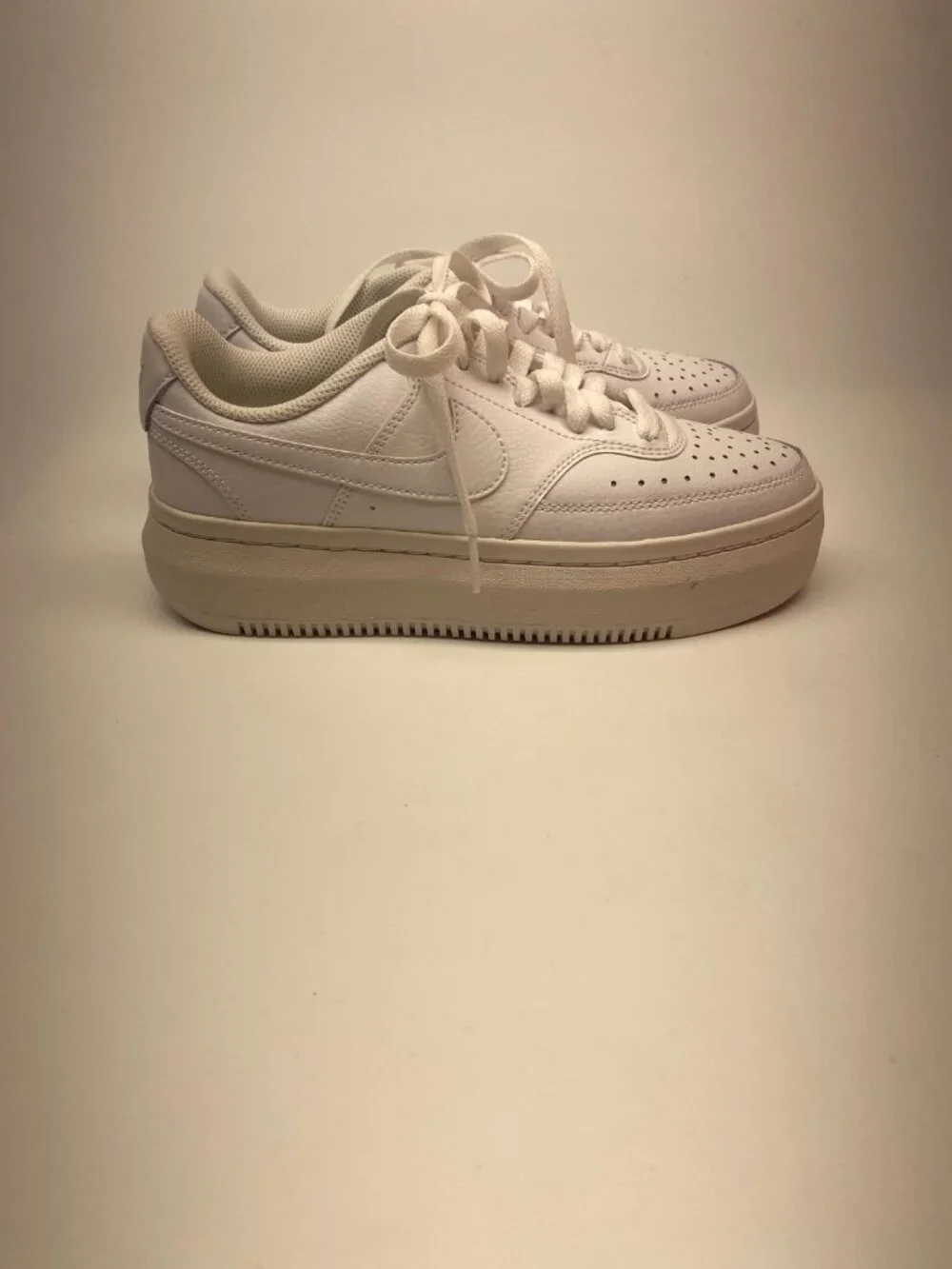 Nike Court Women’s White Leather Platform DM0113-100 Casual Sneakers Sz 6.5